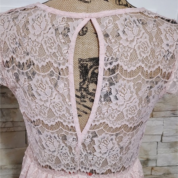 Chelsea and Violet pale pink lace overlay sheer keyhole back mini dress size med - Picture 5 of 8